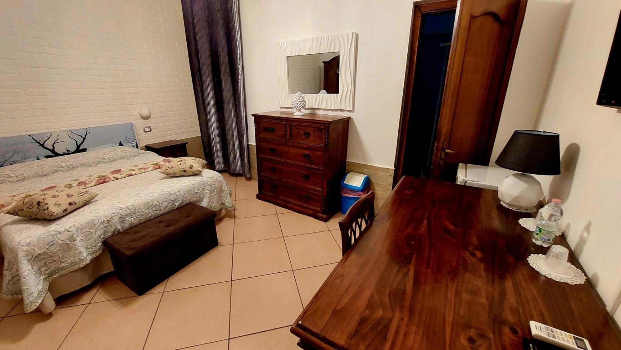 อิล มีรโต้อีลาโรซ่า Bed & Breakfast อาเรเนลลา ภายนอก รูปภาพ