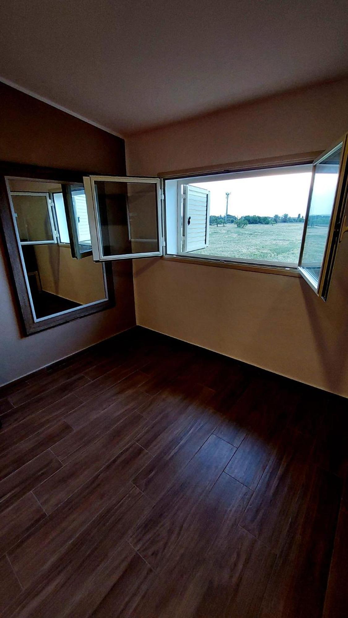 อิล มีรโต้อีลาโรซ่า Bed & Breakfast อาเรเนลลา ภายนอก รูปภาพ