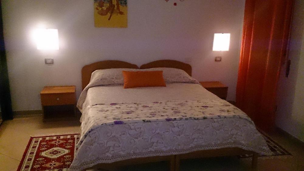 อิล มีรโต้อีลาโรซ่า Bed & Breakfast อาเรเนลลา ภายนอก รูปภาพ