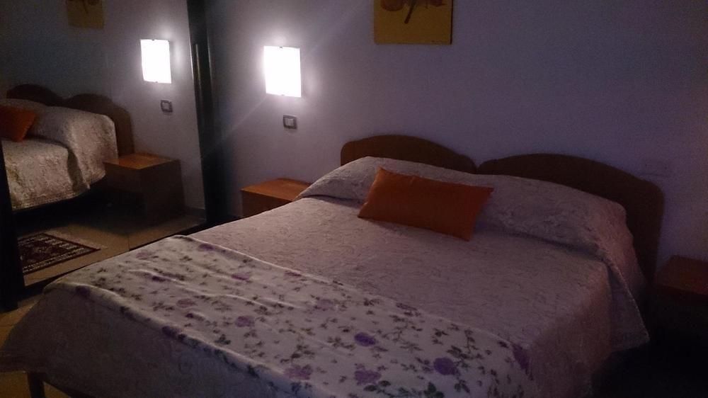 อิล มีรโต้อีลาโรซ่า Bed & Breakfast อาเรเนลลา ภายนอก รูปภาพ