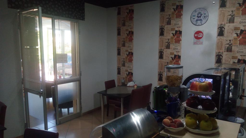 อิล มีรโต้อีลาโรซ่า Bed & Breakfast อาเรเนลลา ภายนอก รูปภาพ