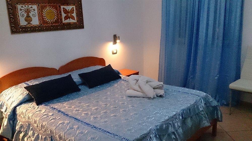 อิล มีรโต้อีลาโรซ่า Bed & Breakfast อาเรเนลลา ภายนอก รูปภาพ