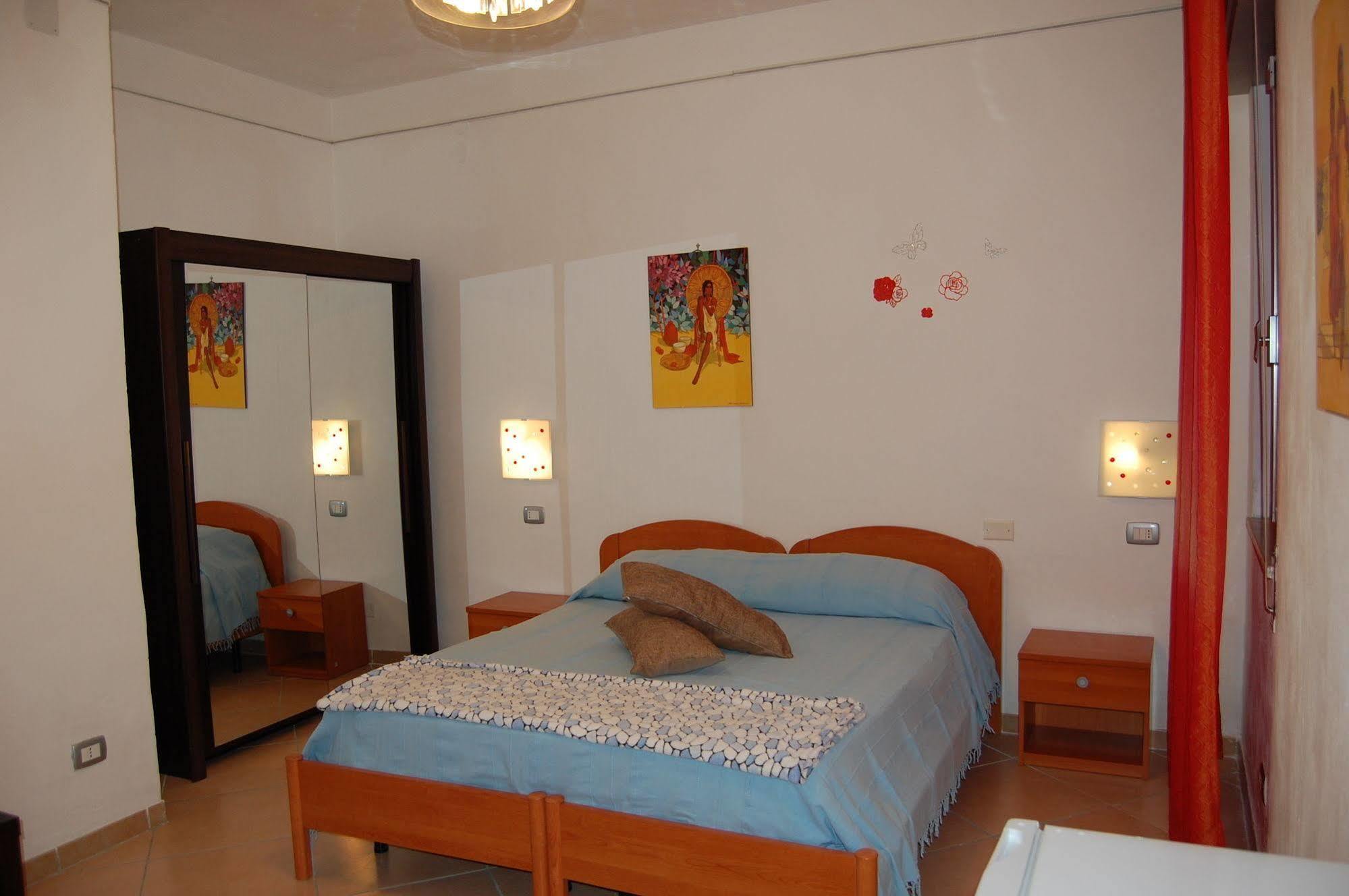 อิล มีรโต้อีลาโรซ่า Bed & Breakfast อาเรเนลลา ภายนอก รูปภาพ