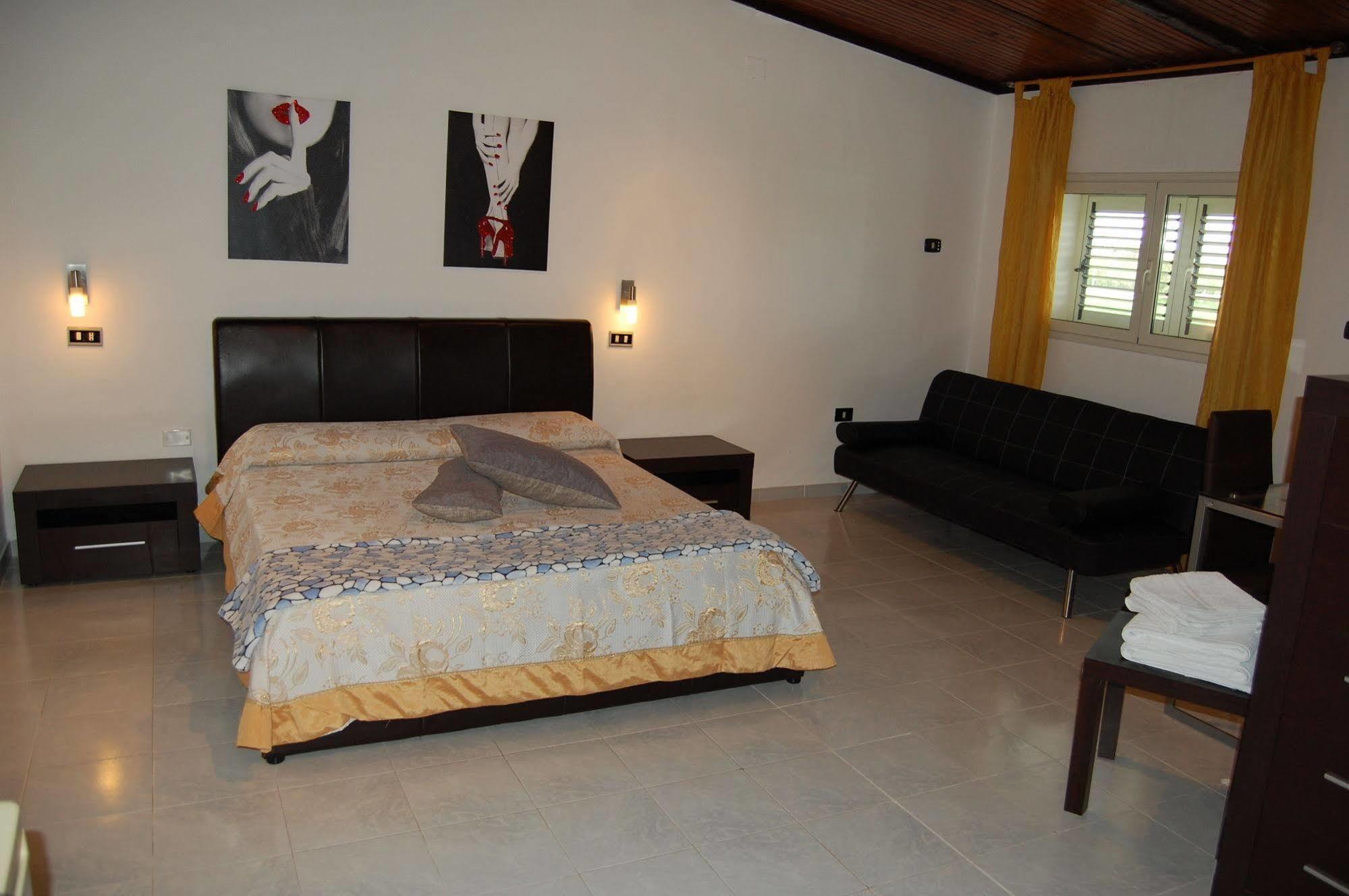 อิล มีรโต้อีลาโรซ่า Bed & Breakfast อาเรเนลลา ภายนอก รูปภาพ