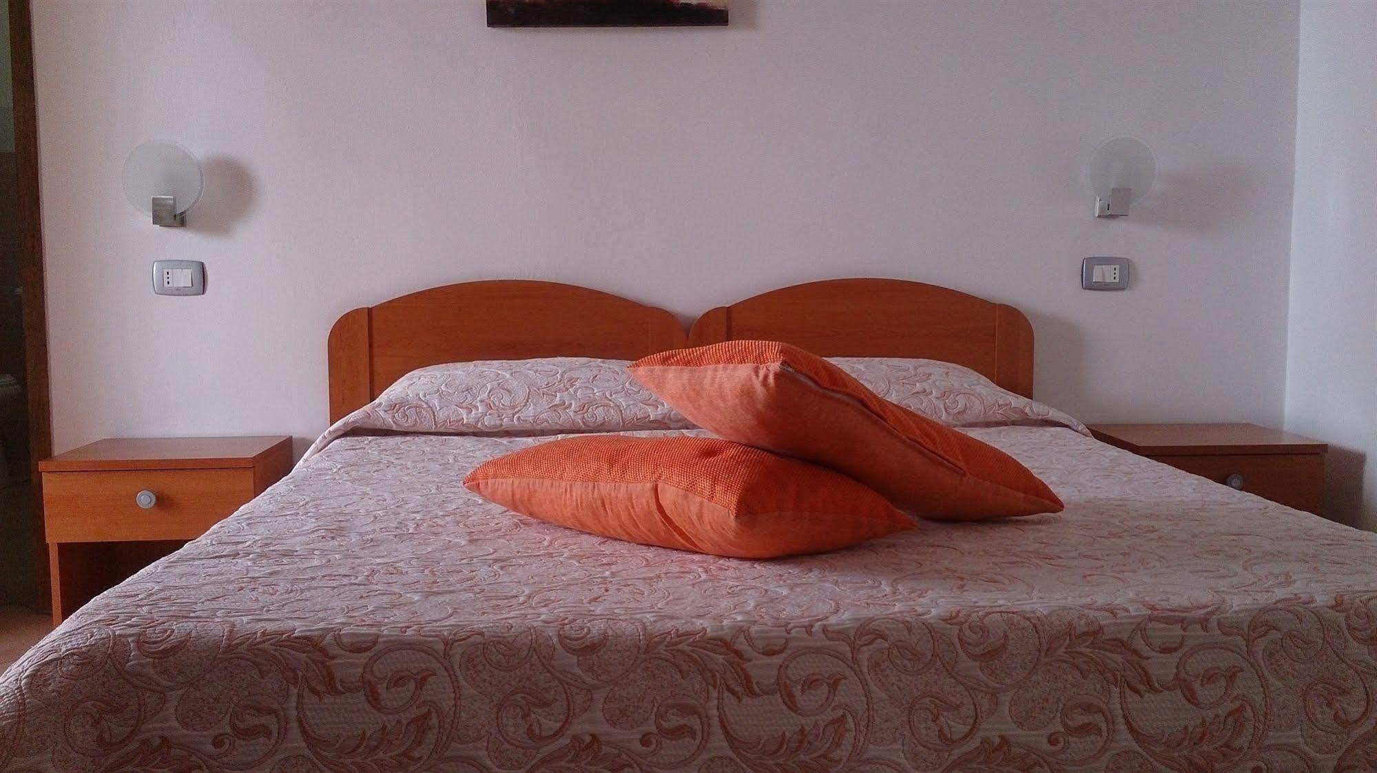 อิล มีรโต้อีลาโรซ่า Bed & Breakfast อาเรเนลลา ภายนอก รูปภาพ
